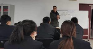 魯東環(huán)保對(duì)客戶進(jìn)行反滲透日常維護(hù)、故障診斷技術(shù)培訓(xùn)